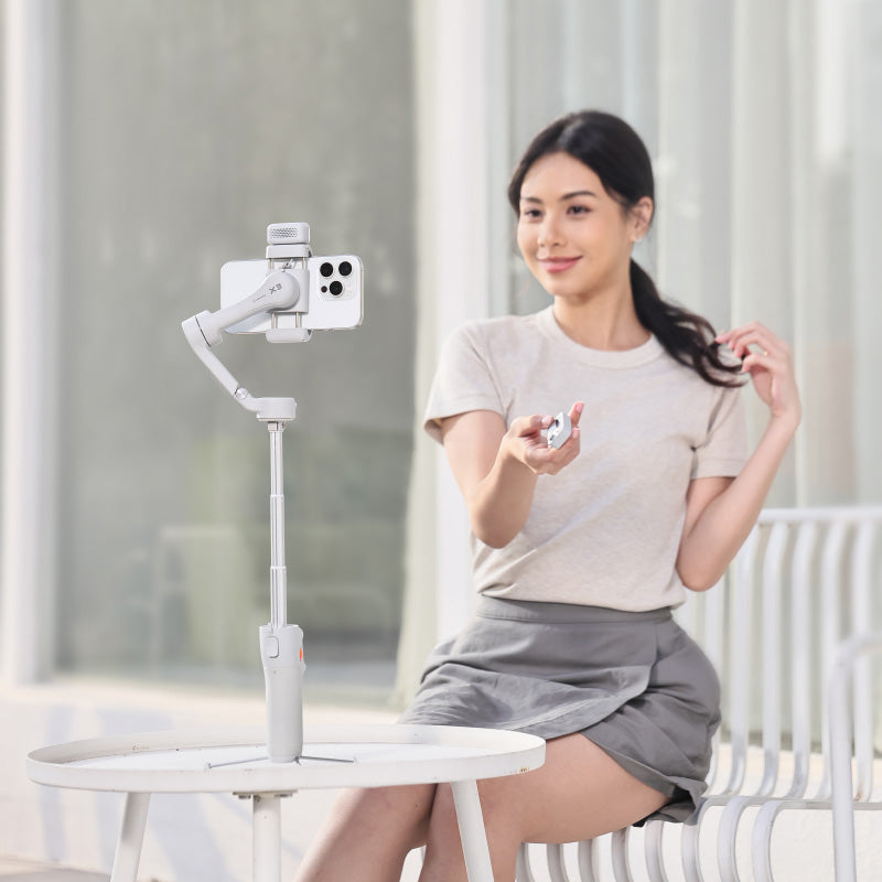 Hohem iSteady X3-Black 3 Axis All-In-One Travel Smartphone Gimbal with Magnetic Fill Light - Black